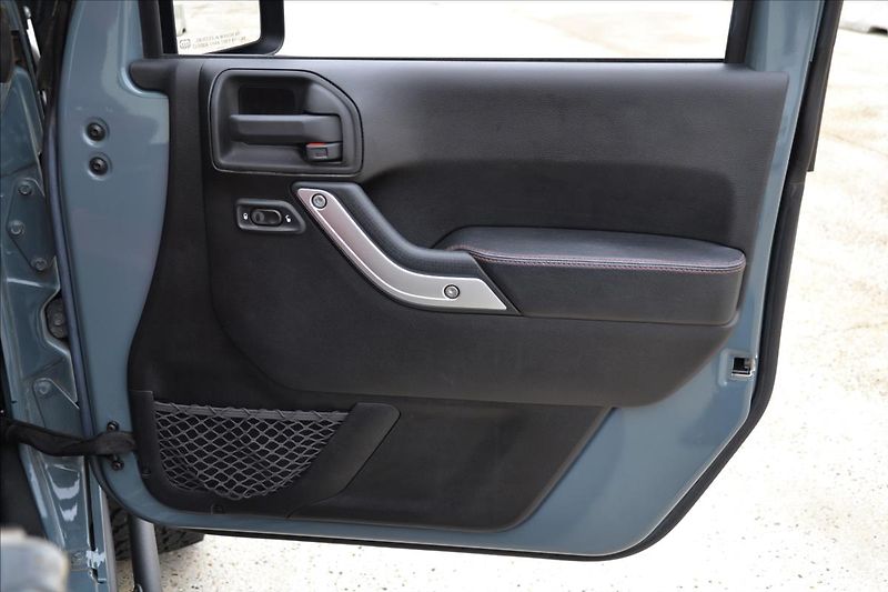 Jeep Wrangler 2.8 CRD/10th-Anniversary/CZ - fotka 37 z 49