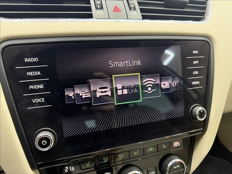 Škoda Octavia 1,6 TDi,Navi,digiklima,vyhř.se - fotka 25 z 33