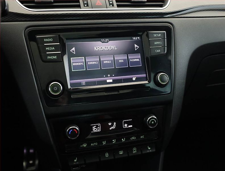 Škoda Rapid (2018) Spaceback 1.0 TSI, Xenony - fotka 10 z 19