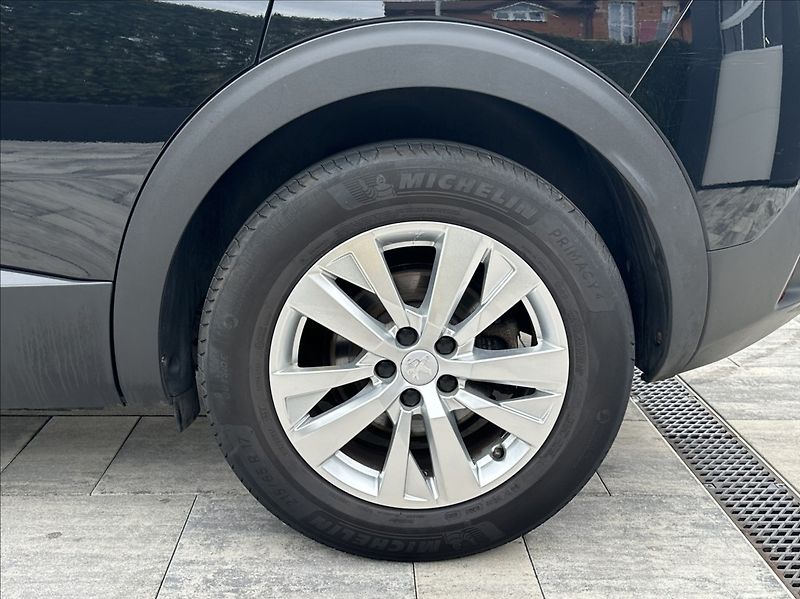 Peugeot 3008 1,5 BlueHDI 130PS  Active - fotka 45 z 55