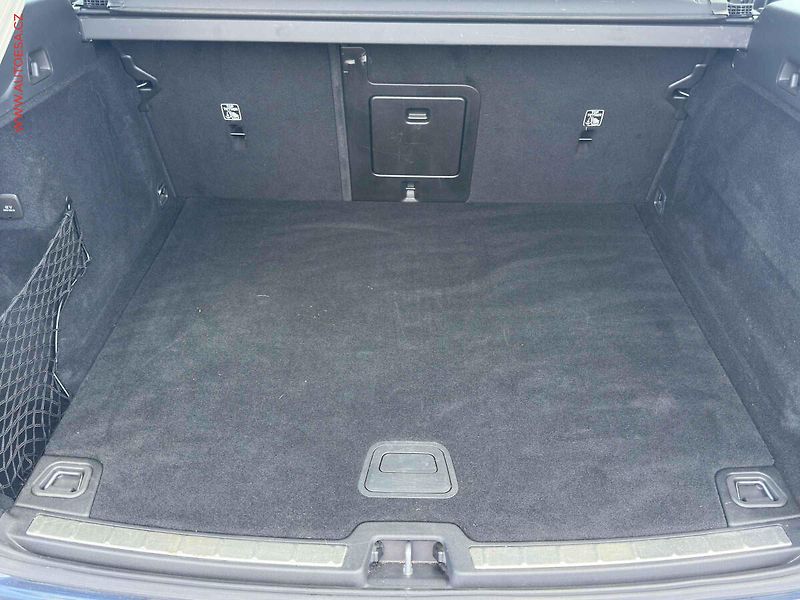 Volvo XC60 (2021) 2.0 D, AT, LED, kamera - fotka 7 z 19
