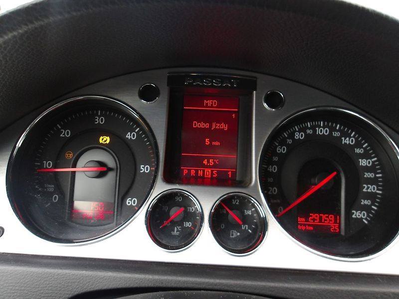 Volkswagen Passat 2,0TDi 125kW Na OPRAVU !!! - fotka 27 z 29