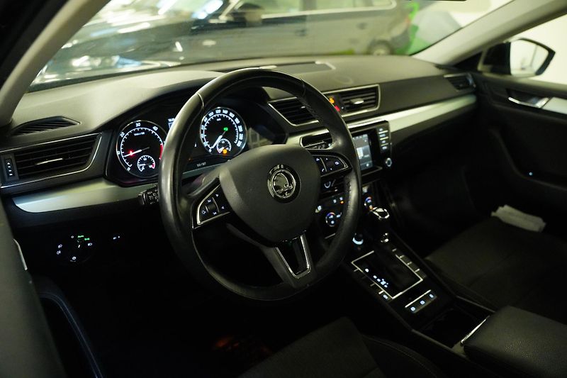 Škoda Superb - fotka 14 z 36