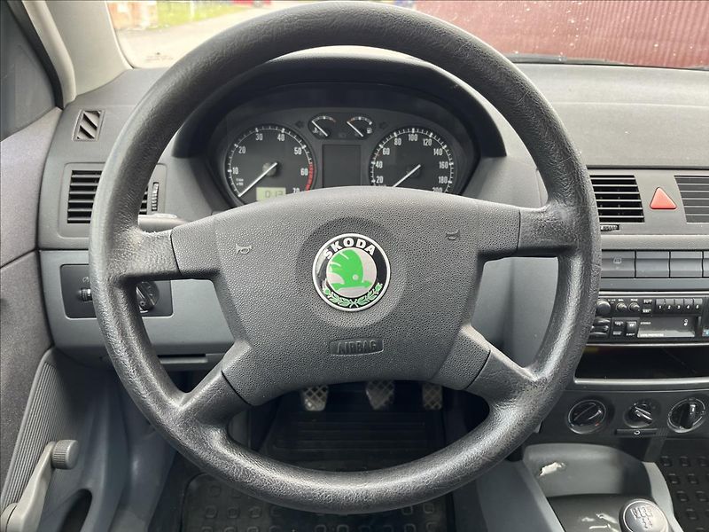 Škoda Fabia 1,4 MPi ALU STK 5/2028 - fotka 14 z 25