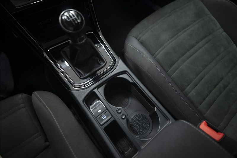 Volkswagen Touran 2,0 TDI MASÁŽ KAMERA VÝHŘEV ČR - fotka 36 z 39