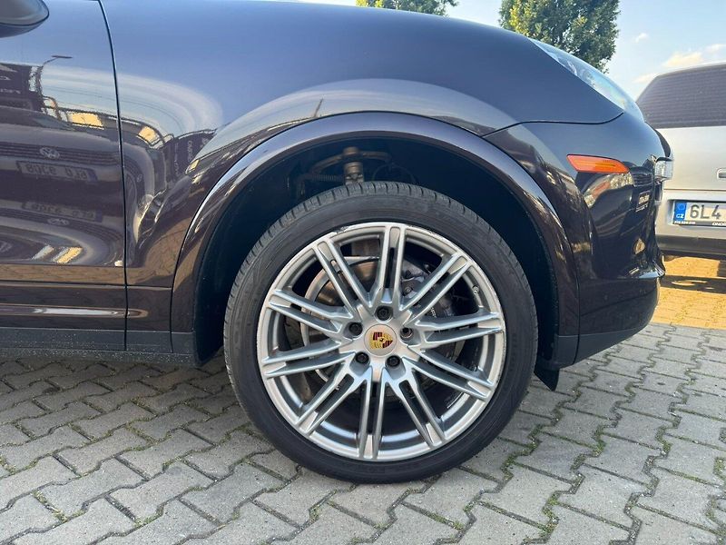 Porsche Cayenne (2017) PLATINUM 4X4 3,6i 220 KW DPH - fotka 19 z 50