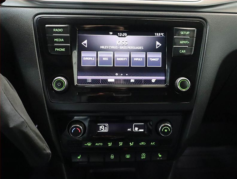 Škoda Rapid (2019) 1.0 TSI, Vyhř. sedaček - fotka 13 z 19