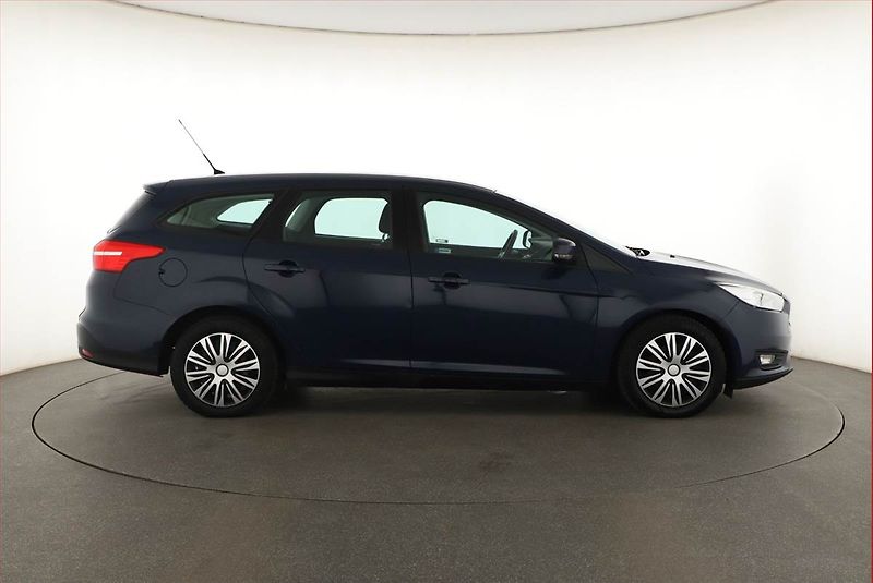 Ford Focus (2016) 1.5 TDCi, Serv.kniha, Tempomat - fotka 6 z 12
