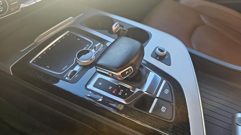 Audi Q7 (2017) 3.0 TDI, CZ, 7míst, Matrix... - fotka 7 z 28