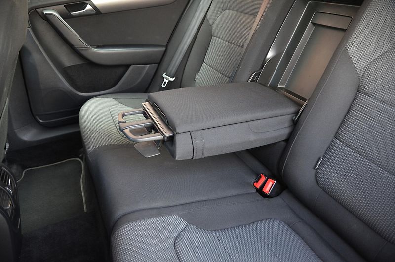 Volkswagen Passat (2014) 2.0 TDi 103kW Bi-XENON / TAŽNÉ - fotka 19 z 39