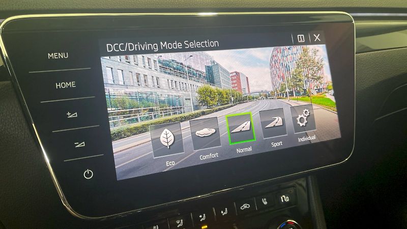 Škoda Superb (2019) kombi Laurin&Klement 2.0TDI  2 - fotka 30 z 34