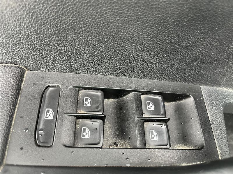 Škoda Octavia 1,6 TDi KLIMA TAŽNÉ SERVIS - fotka 25 z 34