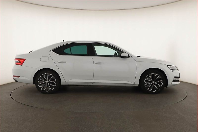 Škoda Superb (2020) Laurin&Klement iV 1.4 TSI PHEV - fotka 6 z 20