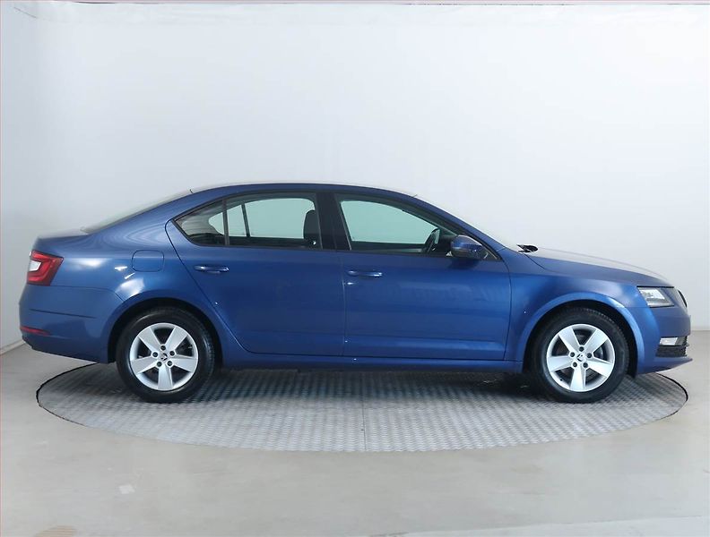 Škoda Octavia (2019) Ambition 1.4 TSI, Tempomat - fotka 6 z 18