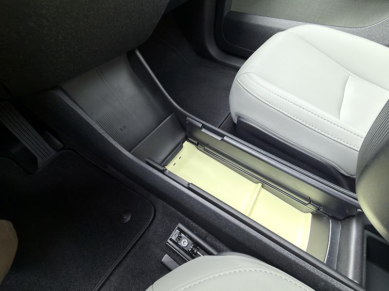 Volvo EX30 P8 CC AWD ULTRA / + sada pneu  - fotka 24 z 52