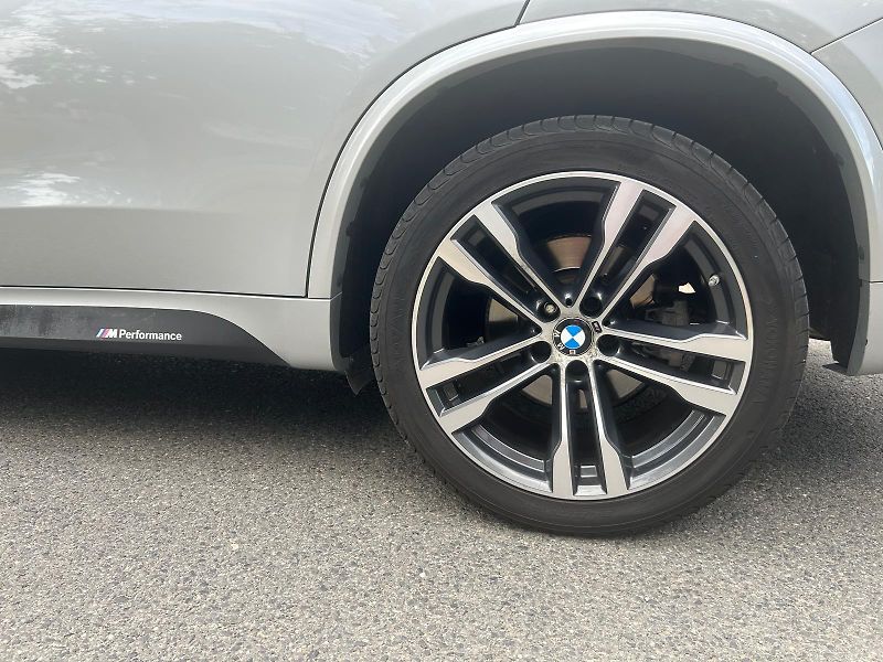 BMW X5 (2016) X5, M50D,INDIVIDUAL,2.MAJITEL - fotka 28 z 28