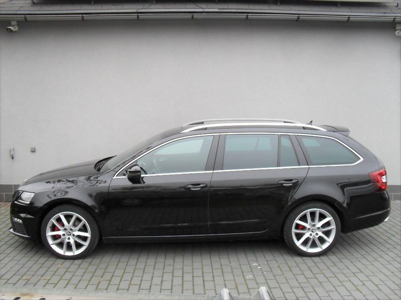 Škoda Octavia 2,0 RS 4x4 DSG LED Panoram DPH - fotka 2 z 31