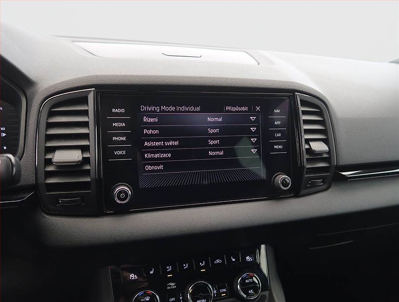 Škoda Karoq (2021) Sportline 1.5 TSI, digi klima - fotka 21 z 27