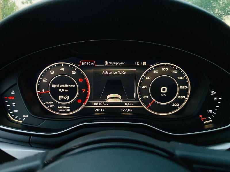 Audi A5 2.0i 140KW AUT KAMERY VÝHŘEV - fotka 50 z 52