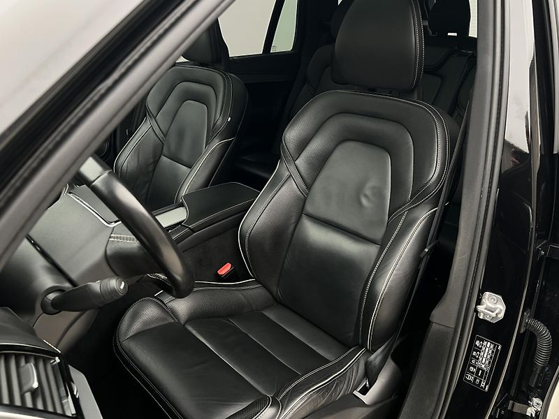 Volvo XC90 B5 AWD R-DESIGN AUT 7 MÍST - fotka 17 z 48
