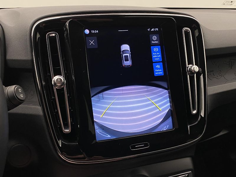 Volvo XC40 PURE ELECTRIC RECHARGE PLUS - fotka 54 z 55