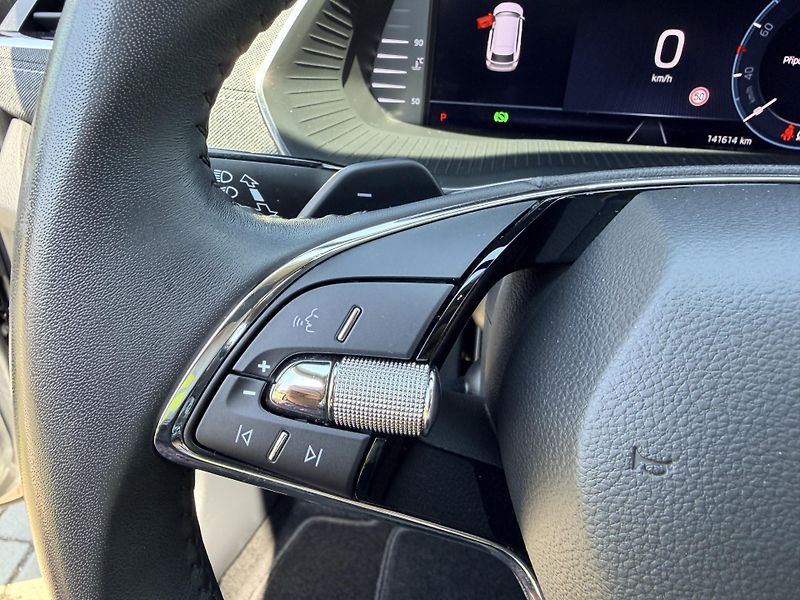 Škoda Octavia 2.0TDI STYLE VIRTUAL REZERVACE - fotka 16 z 53