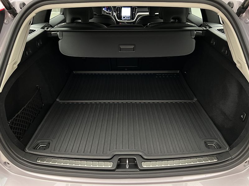 Volvo V60 B4 DARK PLUS 1. maj. - fotka 5 z 41