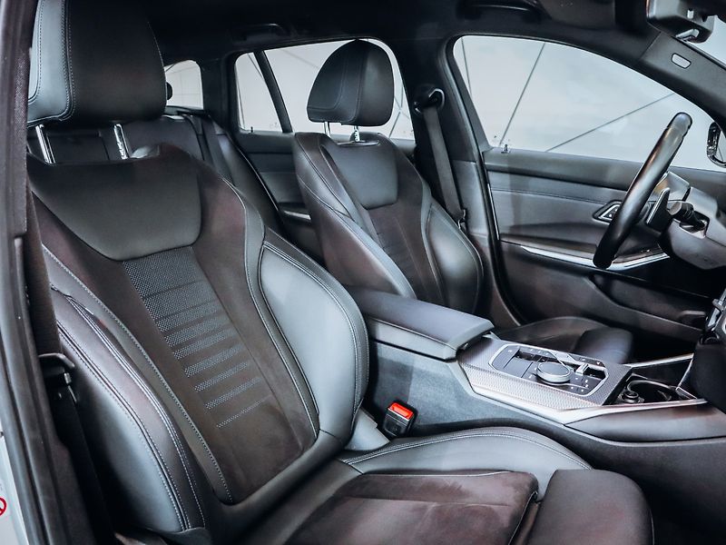 BMW Řada 3 320d xDrive Touring M-Paket - fotka 25 z 29