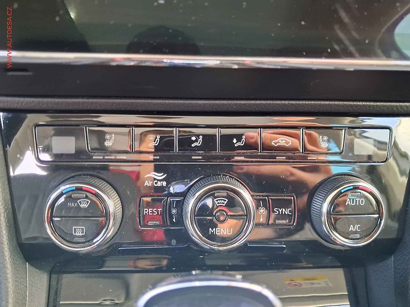 Škoda Superb (2018) 1.8 TSi, L&K, DSG, panor - fotka 15 z 23