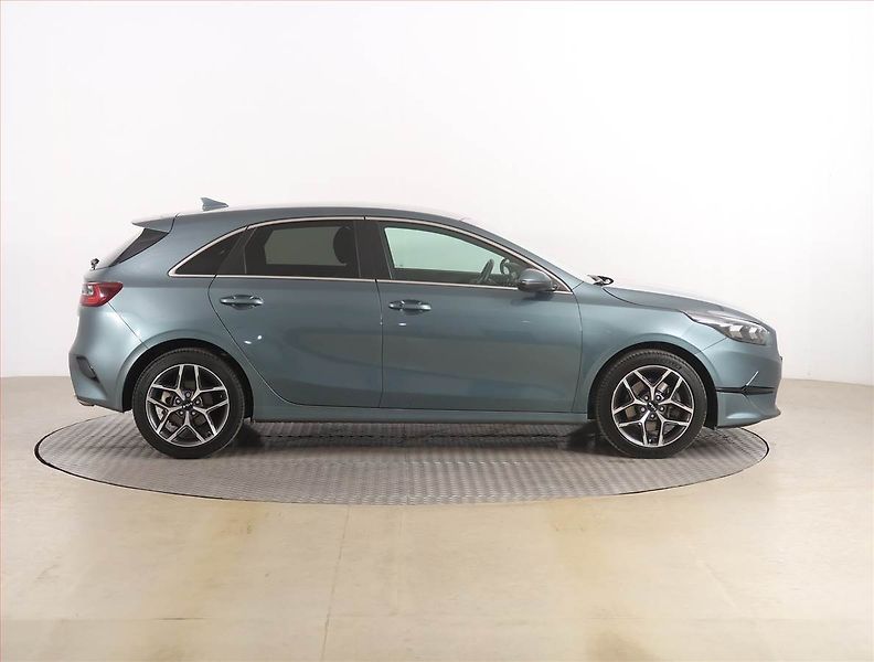 Kia Ceed (2022) Gold 1.5 T-GDI, Serv.kniha - fotka 6 z 19