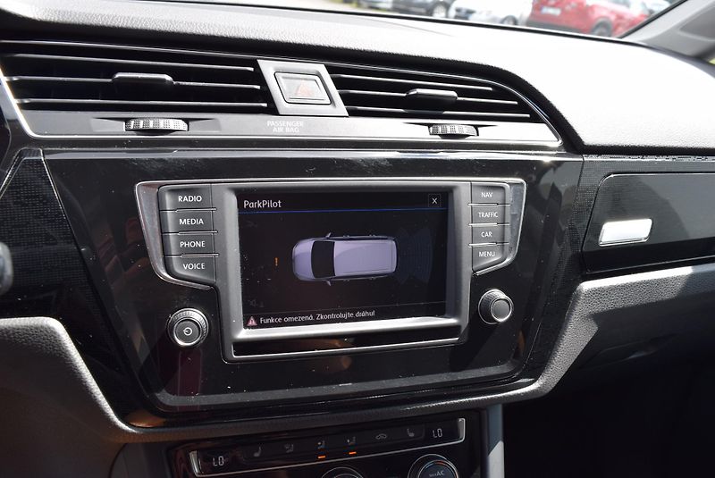 Volkswagen Touran (2017) 1.4TSI 110kw 7MÍST CLBMT NAVI - fotka 26 z 50