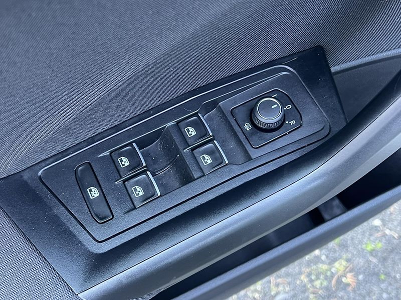 Volkswagen T-Roc (2022) 1.0TSI 81kW NAVI  - fotka 14 z 20