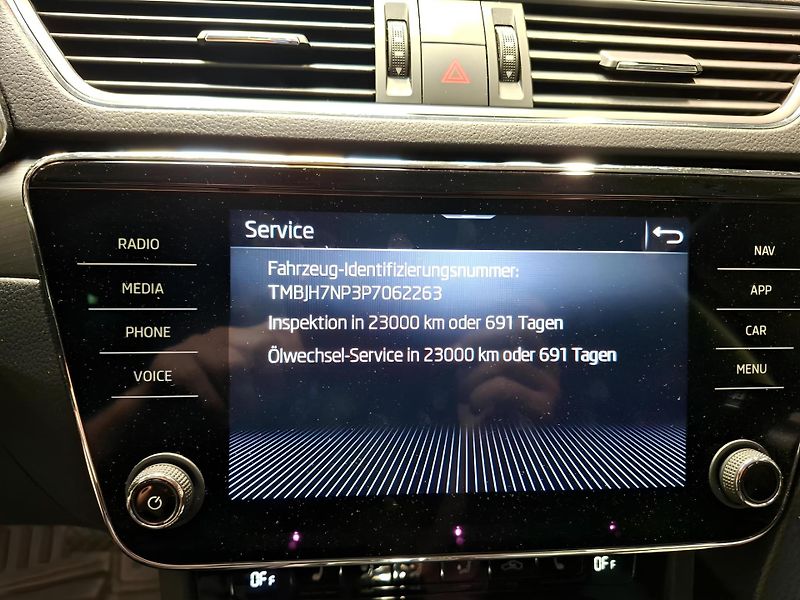 Škoda Superb 2.0TDI DSG 110KW Style DPH TZ - fotka 5 z 5