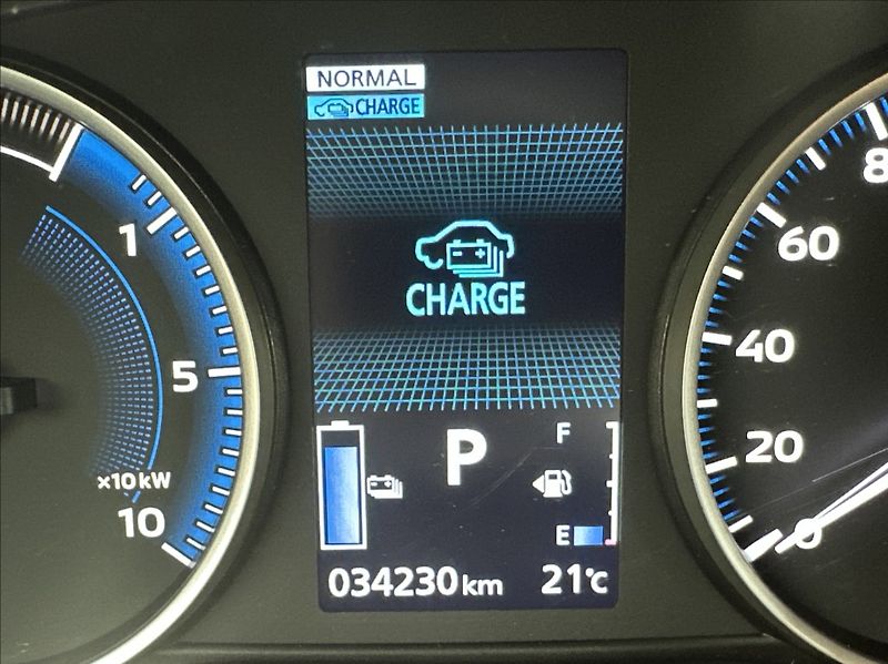 Mitsubishi Eclipse Cross 2,4 PHEV 188PS  A/T 4x4 - fotka 37 z 52