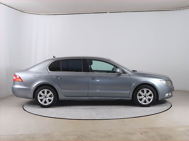 Škoda Superb (2010) 2.0 TDI, Automat, Tempomat - fotka 6 z 17