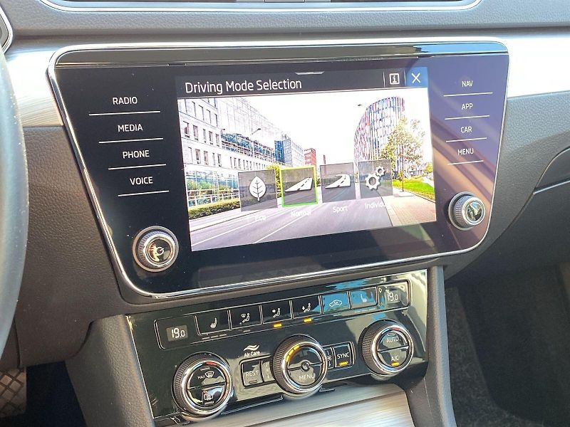 Škoda Superb (2022) Combi 2.0 TDI DSG Ambition - fotka 16 z 35
