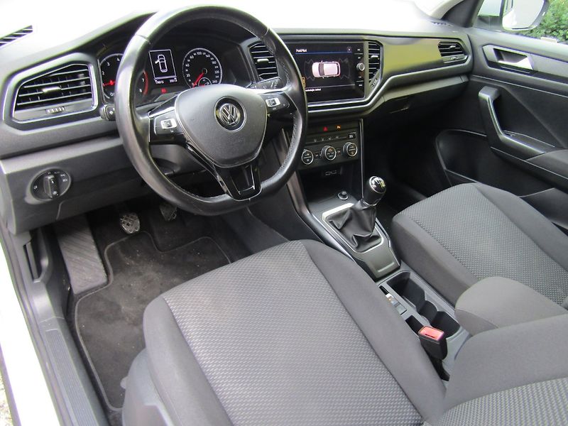Volkswagen T-Roc (2018) 1.0 TSI 85kW  1.majitel - fotka 13 z 39