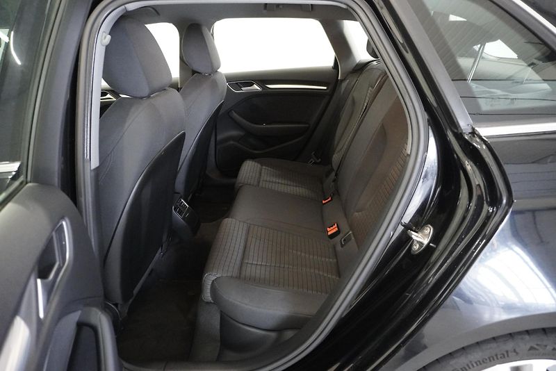Audi A3 2.0 TFSi 140 kW SPORTBACK  DSG - fotka 24 z 29