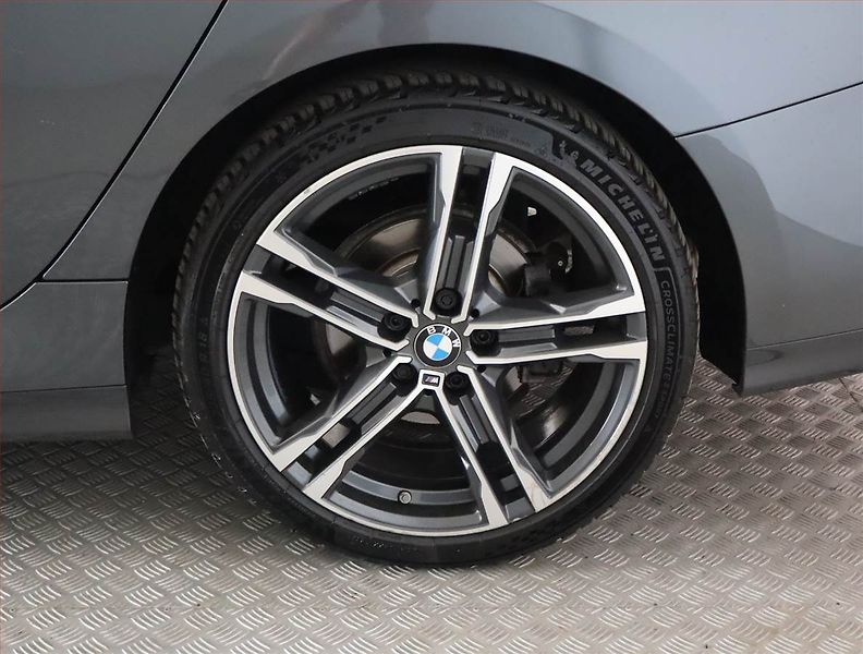 BMW Řada 2 (2021) Sport Line 218d, Automat - fotka 15 z 20