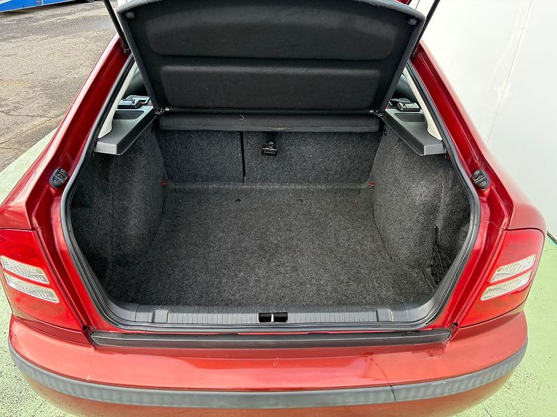 Škoda Octavia 2.0i, 85kW Automat, Klima - fotka 13 z 19