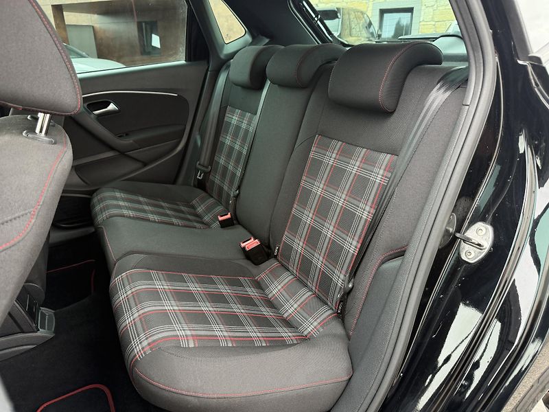 Volkswagen Polo V 1.8 GTI 141 kW - fotka 20 z 21