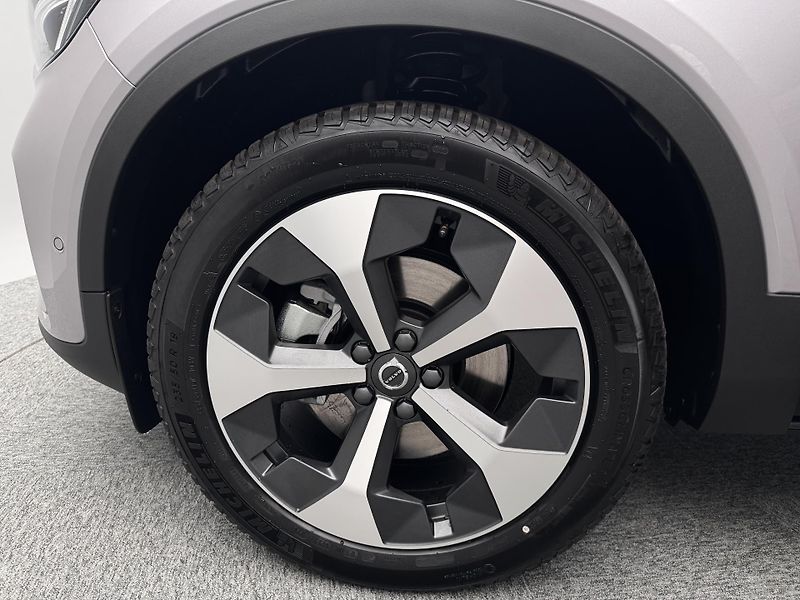 Volvo XC40 (2026) B3 AUT DARK PLUS - fotka 16 z 23