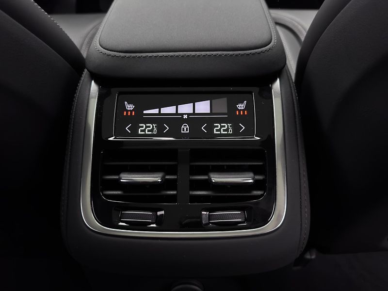 Volvo XC90 T8 AWD RECHARGE ULTRA CZ 1.maj - fotka 31 z 51