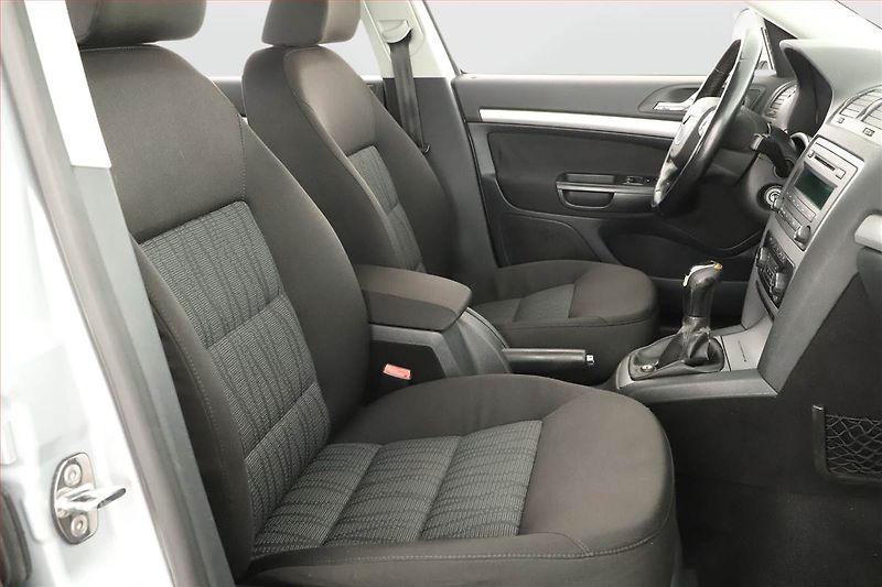 Škoda Octavia (2012) 2.0 TDI, ČR,1.maj, Tempomat - fotka 7 z 13
