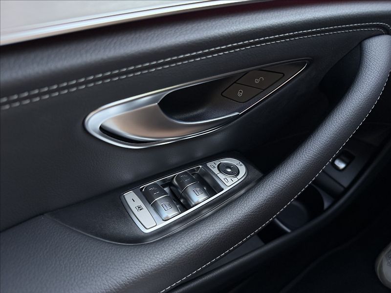 Mercedes-Benz Třídy E 300de 4Matic - fotka 25 z 34