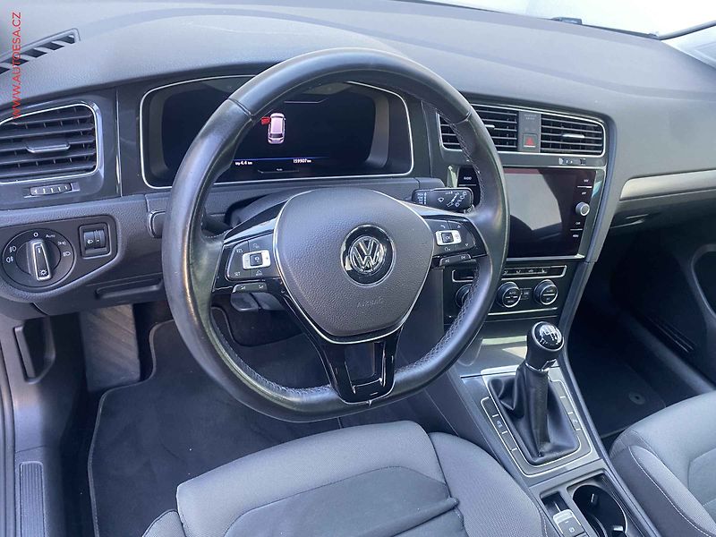 Volkswagen Golf (2017) 1.0 TSi, Comfortline, navi - fotka 13 z 19