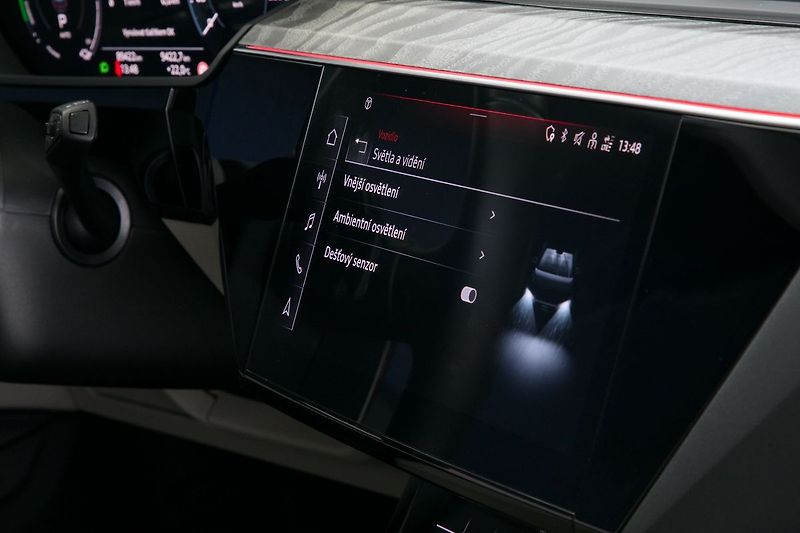 Audi e-tron 55 300kW S-Line Tažné Panorama - fotka 36 z 47