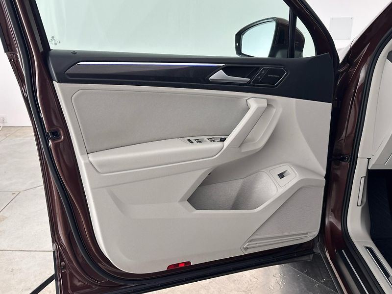 Volkswagen Tiguan Elegance DSG - fotka 13 z 28