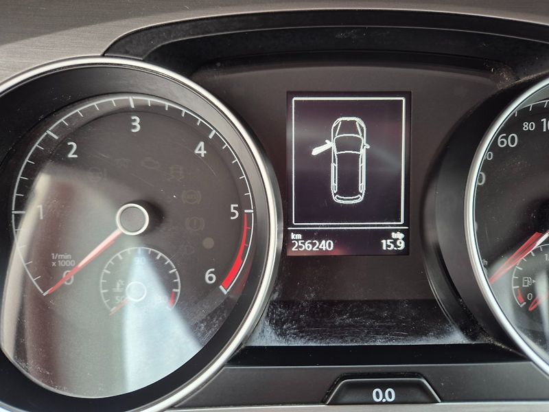 Volkswagen Golf (2014) 1.6TDI Serviska,TOP STAV - fotka 14 z 30
