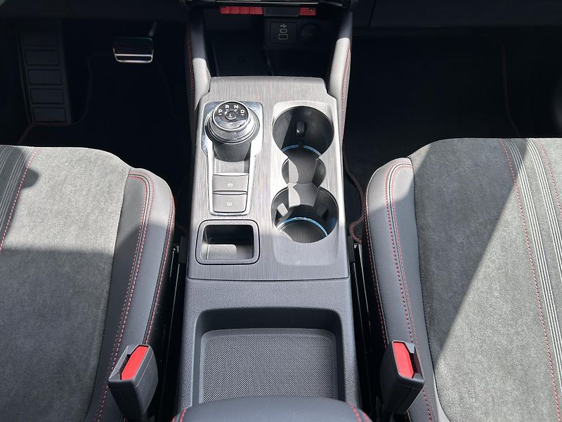 Ford Kuga ST-Line X 2.5 PHEV 178 kW - fotka 17 z 39